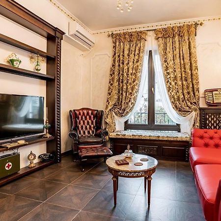 Private Museum Apartment With Antique Decor ブカレスト エクステリア 写真