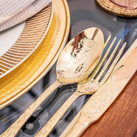 Private Museum Apartment With Antique Decor ブカレスト エクステリア 写真