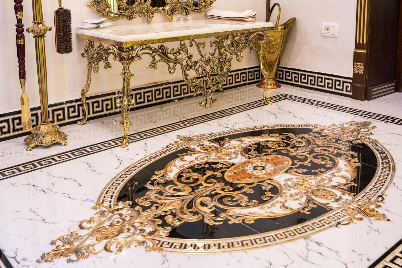 Private Museum Apartment With Antique Decor ブカレスト エクステリア 写真