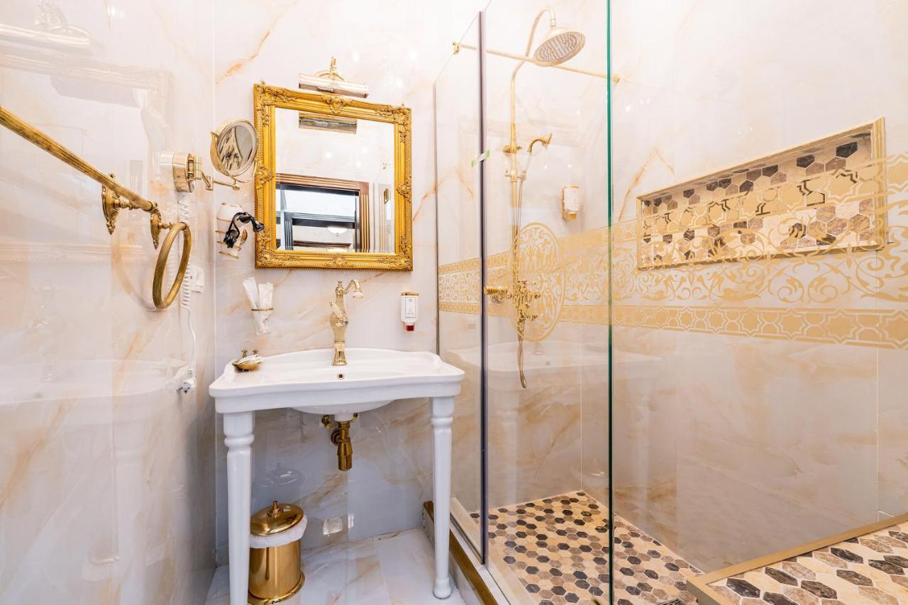 Private Museum Apartment With Antique Decor ブカレスト エクステリア 写真