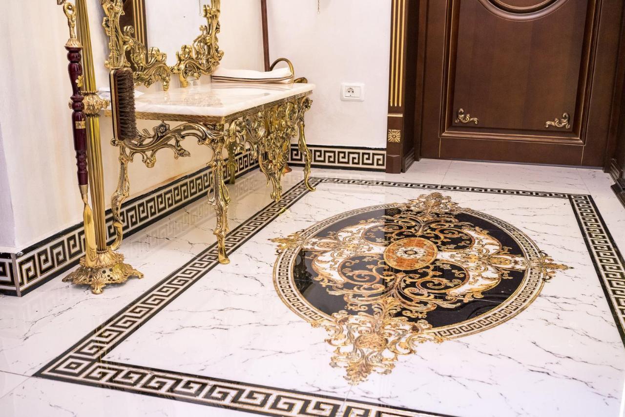 Private Museum Apartment With Antique Decor ブカレスト エクステリア 写真
