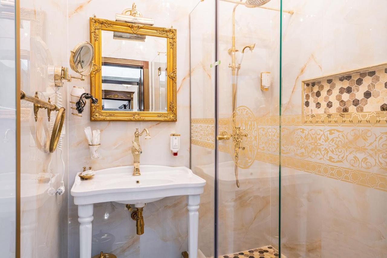 Private Museum Apartment With Antique Decor ブカレスト エクステリア 写真