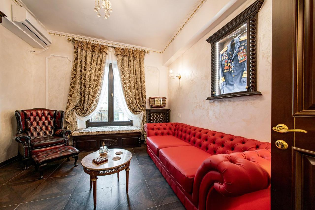 Private Museum Apartment With Antique Decor ブカレスト エクステリア 写真