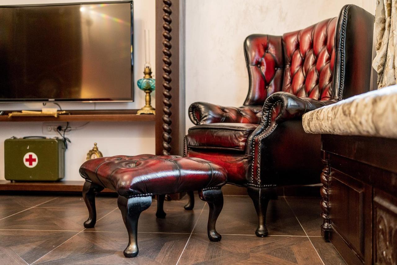 Private Museum Apartment With Antique Decor ブカレスト エクステリア 写真