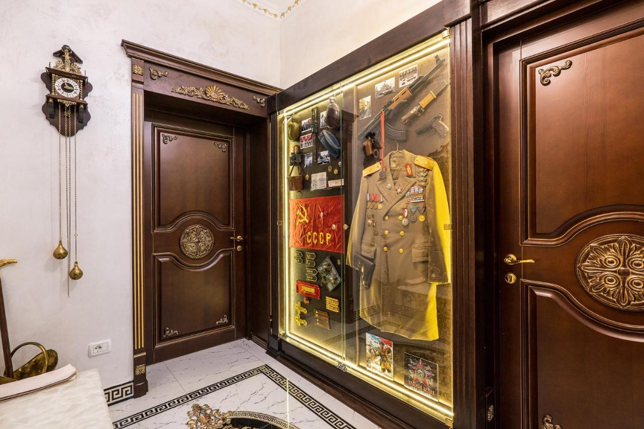 Private Museum Apartment With Antique Decor ブカレスト エクステリア 写真