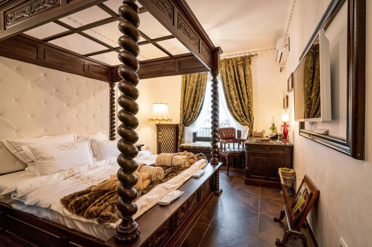 Private Museum Apartment With Antique Decor ブカレスト エクステリア 写真