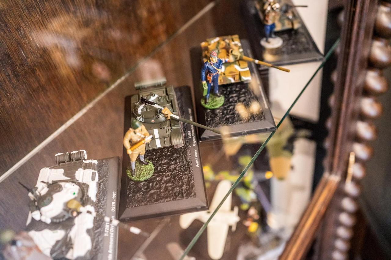 Private Museum Apartment With Antique Decor ブカレスト エクステリア 写真