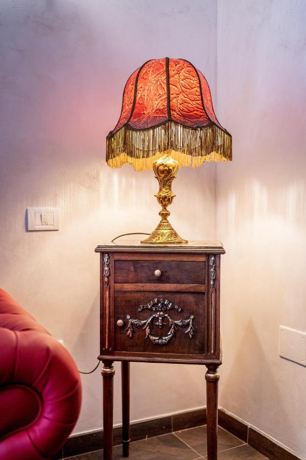 Private Museum Apartment With Antique Decor ブカレスト エクステリア 写真