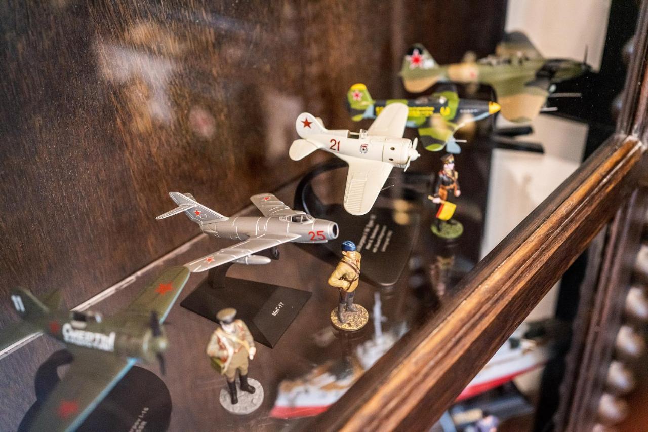 Private Museum Apartment With Antique Decor ブカレスト エクステリア 写真
